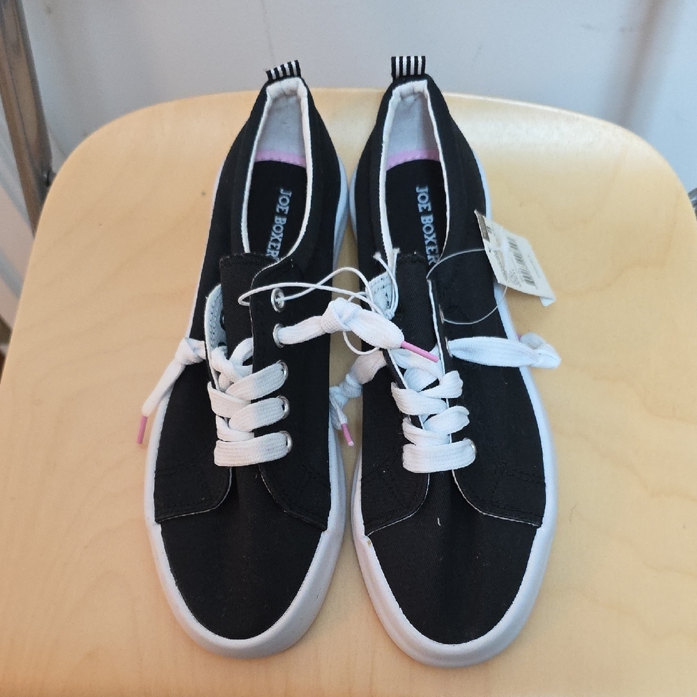 Joe Boxer McKay Womens Sz 8‎ Classic Black and White Canvas Shoes NWT